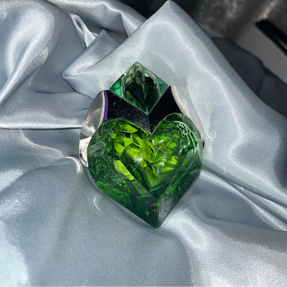 Bottle Aura Mugler Thierry
Mugler Eau De
Parfum 1oz not empty almost full